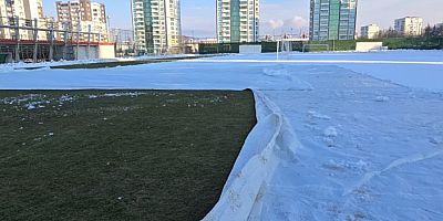 Amedspor’un Antreman Sahasına  Naylon Örtüldü