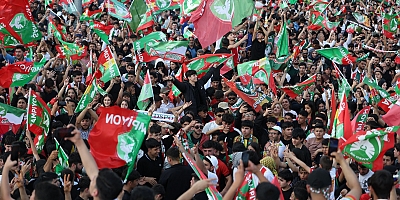 Amedspor’un Tarihi Şampiyonluğu Diyarbakır’da Yüzbinlerle Kutlandı