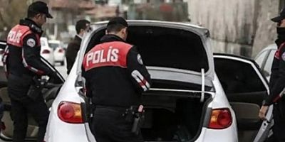 Ankara'da çarpıştıkları aracın sürücüsünü silahla tehdit eden 2 kişi tutuklandı