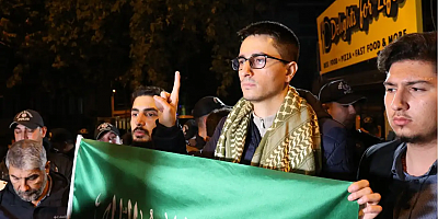 Ankara’da tesettüre hakarete tepki: Vatandaşlar mekân önünde toplandı