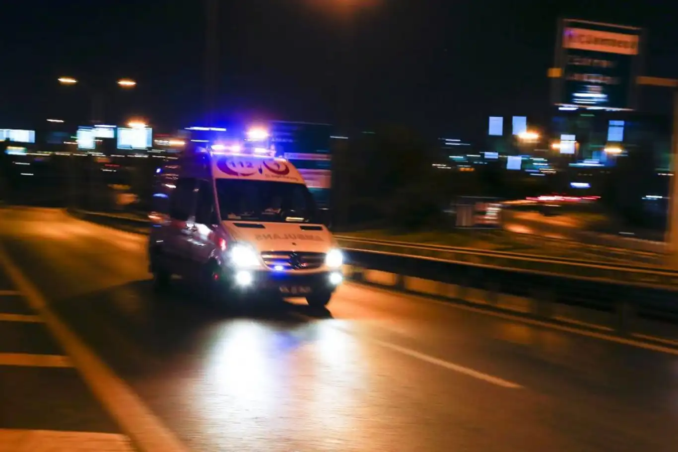 Antalya'da trafik kazası: 2 ölü, 3 yaralı