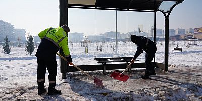 Ara sokaklar, kaldırımlar ve caddelerde çalışmalar sürüyor