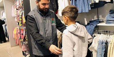 Avrupa Yetim Eli bayramlık kıyafetlerle yetimleri sevindirdi