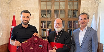 Avşardan Süryani Kadim Metropolitisaliba Özmen’e Mardinspor Forması