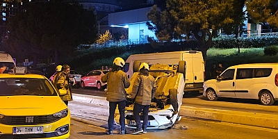 Bağcılar’da otomobil takla attı: Sürücü olay yerinden kaçtı
