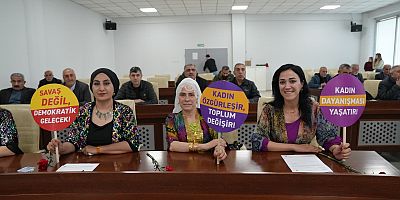 Bağlar Belediyesi Meclis Toplantısı’nda 8 Mart kutlandı