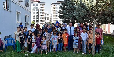 BAĞLAR BELEDİYESİ'NDEN ÖĞRENCİLERE ÇANTA VE KIRTASİYE DESTEĞİ 
