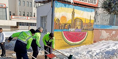 Bağlar Belediyesi Okul Yollarını Açıyor