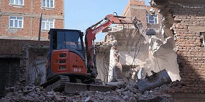 Bağlar’da 2026 yılında 41 metruk yapı yıkıldı, 22 yapı daha yıkılacak