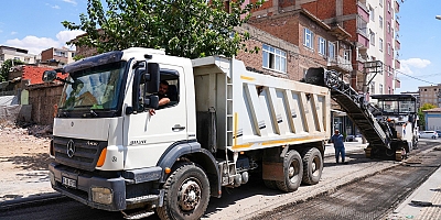Bağlar’da 5 cadde sıcak asfaltla yenileniyor