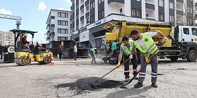 Bağlar’da Hasarlı Yollara Asfalt Seferberliği