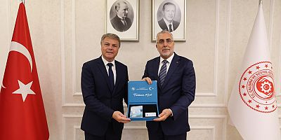 Bakan Işıkhan, Renault Group'a Turkuaz Kart'ı teslim etti
