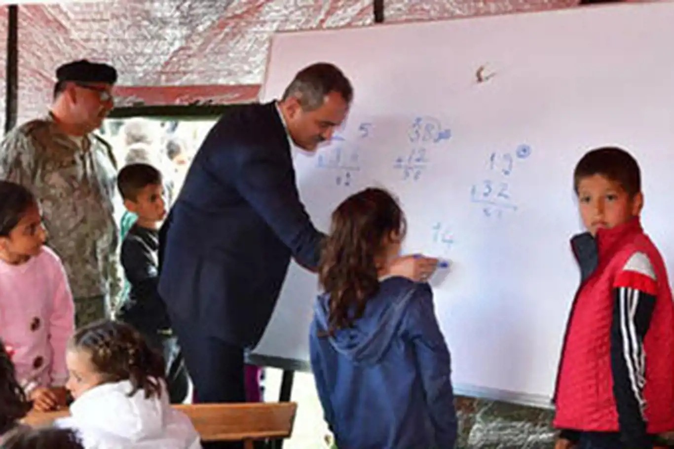  Bakan Özer: TSK'nın afet bölgesinde açtığı okul sayısı 236'ya ulaştı