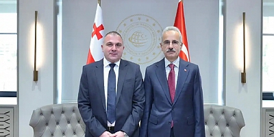 Bakan Uraloğlu, Gürcistan Altyapı Bakanı Sokhadze ile görüştü