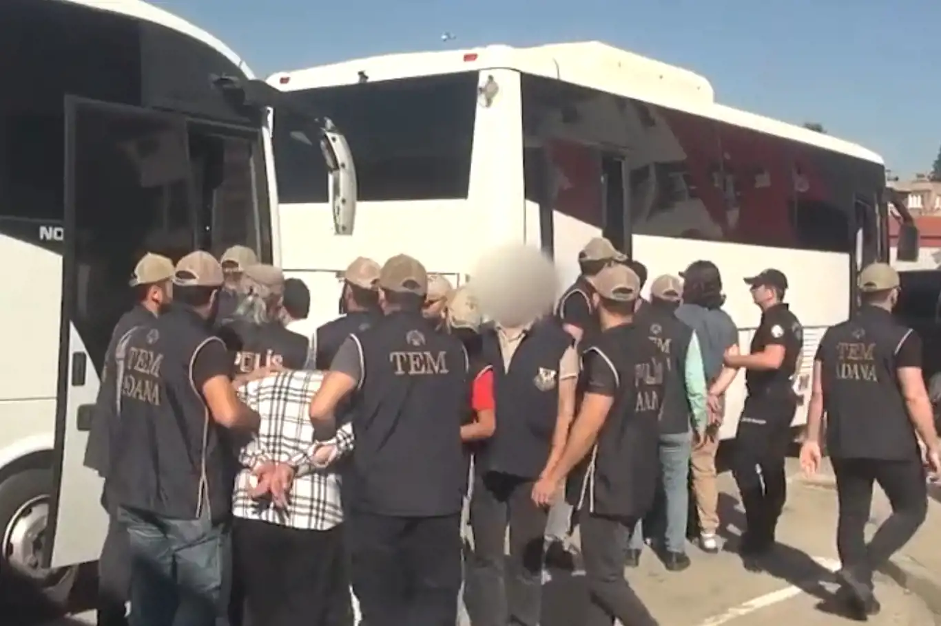 Bakan Yerlikaya: Adana'da 17 DEAŞ mensubu yakalandı