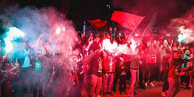 Barikat Eğe  Taraftarlar Grubu her zaman takımın yanında!