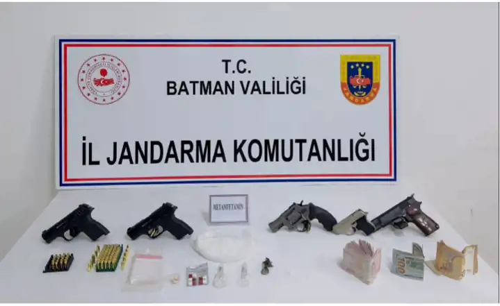 Batman'da düzenlenen operasyonlarda uyuşturucu ve silah ele geçirildi
