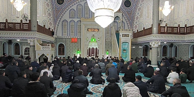 Batman'da Miraç Kandili coşkuyla idrak edildi: Namaz, dua ve manevi atmosfer camileri doldurdu