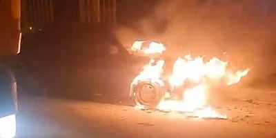 Batman'da park halindeki otomobil alevlere teslim oldu