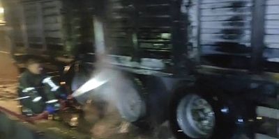 Batman’da seyir halindeki tır'ın lastikleri alev aldı