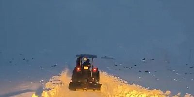 Belediyenin uğramadığı mahallenin sakinleri yollarını yine kendileri açtı