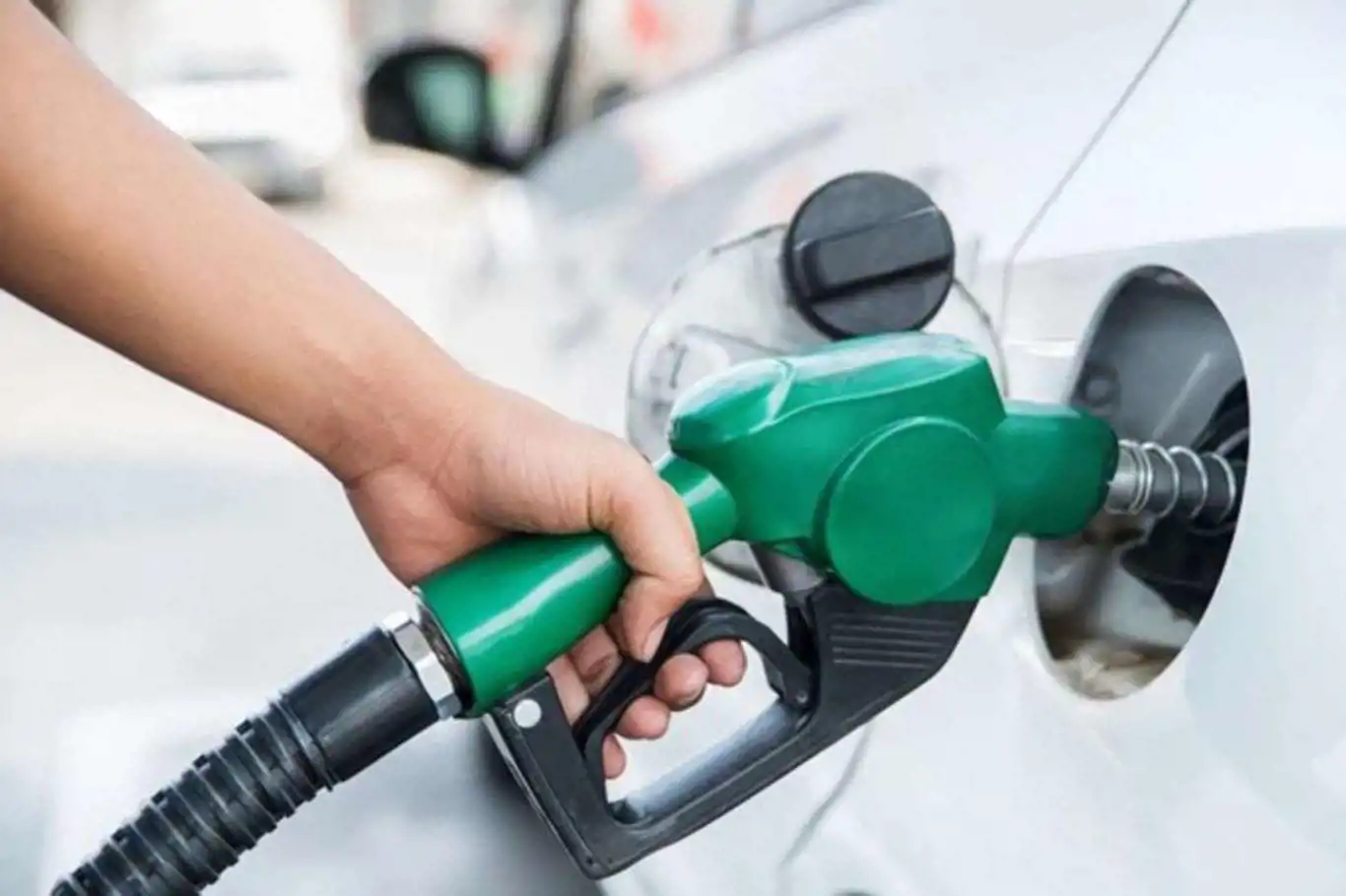 Benzine zam bekleniyor