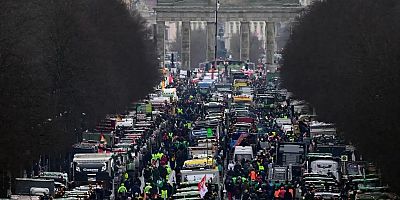 Berlin sokaklarında tarım politikalarına traktörlü tepki