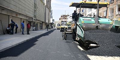 Bismil’de 2 Bin 700 Tonluk Sıcak Asfalt Hamlesi