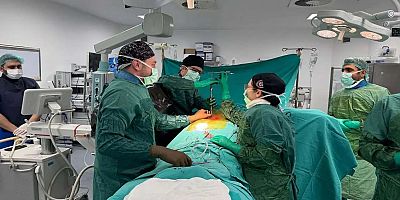 Bitlis Devlet Hastanesi’nde ilk kez kapalı yöntemle omurga ameliyatı yapıldı