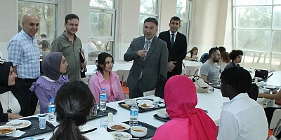 BÜ Rektörü Demir, yeni eğitim-öğretim döneminin öğrencileriyle bir araya geldi