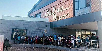 Çadır kentteki çocuklar etkinliklerle depremin etkisinden uzaklaştırılmaya çalışılıyor