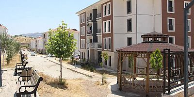 Çermik TOKİ'de Çifte Kriz: Kanalizasyon Taşıyor, Çöp Dumanı Siteyi Sarıyor