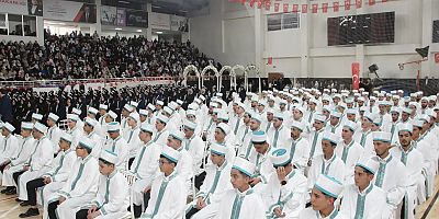 Cizre'de eğitimlerini tamamlayan 335 hafız ve hafize diplomalarını aldı