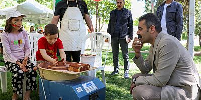 Çocuklar Kürt Dil Bayramı Şenliğinde Doyasıya Eğlendi