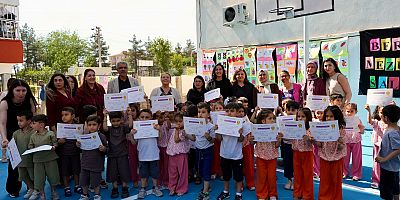 Çocuklar Mezuniyetlerini Coşkuyla Kutladı