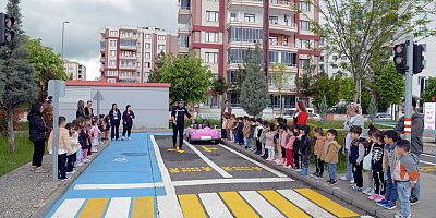 Çocuklar Trafik Kurallarını Eğlenerek Öğrendi