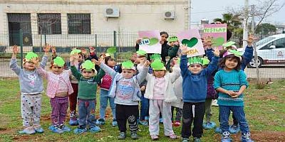 Çocuklar Yeşilay Haftası'nda fidan dikti