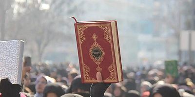 Danimarka'da Kur'an-ı Kerim ve bayrağa yapılan çirkin saldırıya art arda tepkiler