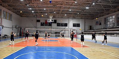 DBB Kadın Voleybol Takımı 1. Lig’e hazır