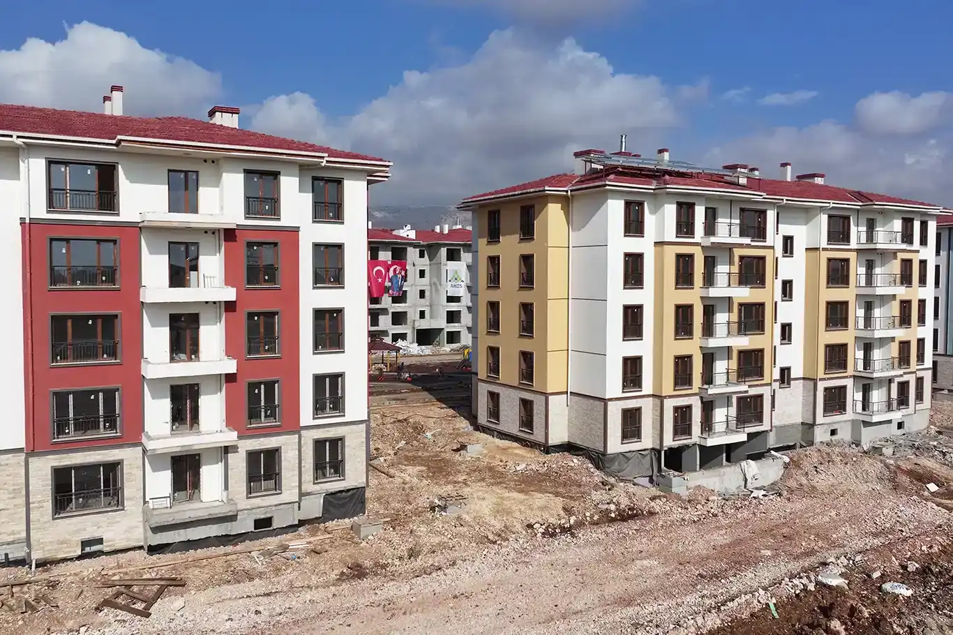 Deprem bölgesinde 100 bin konutun suyu DSİ tarafından sağlanacak