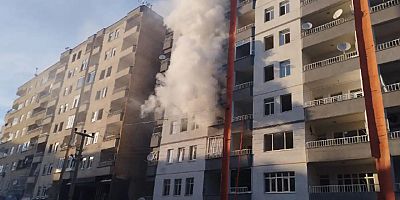 Deprem nedeniyle boşaltılan evde yangın  
