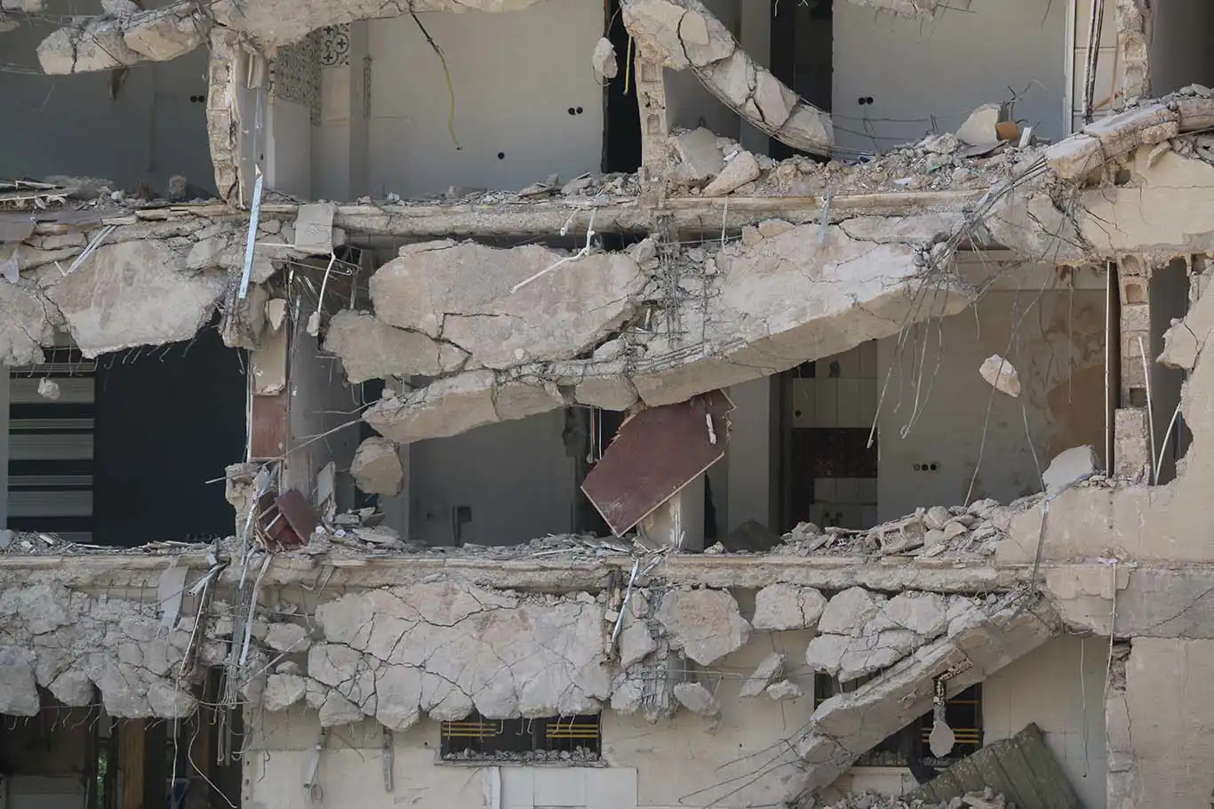 Depremde 34 kişinin öldüğü binanın müteahhidine hapis cezası
