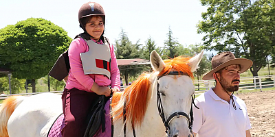 Depremde travma yaşayan çocuklara atlı psikoterapi desteği