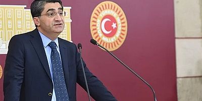 DEVA PARTİLİ EKMEN: “Kamu kuruluşları ve belediyelerde birden fazla yönetim kurulu üyeliği ve çoklu maaş uygulaması siyaseti yıpratıyor”