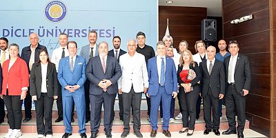 DİCLE ÜNİVERSİTESİ AİLESİ BAYRAMLAŞMA PROGRAMINDA BİR ARAYA GELDİ