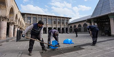 DİSKİ’den cami çevrelerinde temizlik çalışması