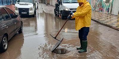 DİSKİ ekipleri sağanak yağış için sahadaydı