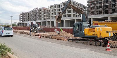 DİSKİ, Kayapınar’da yeni yerleşim alanları için kanalizasyon hattı döşüyor
