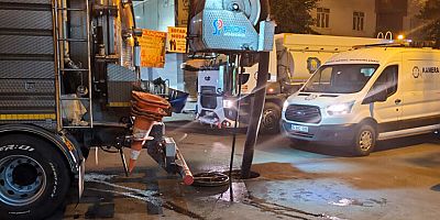 DİSKİ, kış hazırlıkları kapsamında Sakarya Caddesi’ni temizledi