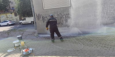 Diyarbakır Bağlar Belediyesi’nden Parklarda Estetik Dokunuş: Duvarlardaki Küfür ve Karalamalar Temizleniyor